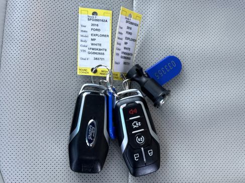 Used 2016 Ford Explorer Platinum image 35