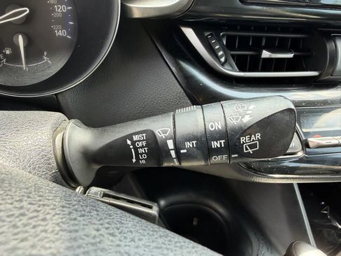 Used 2018 Toyota C-HR XLE FWD image 38