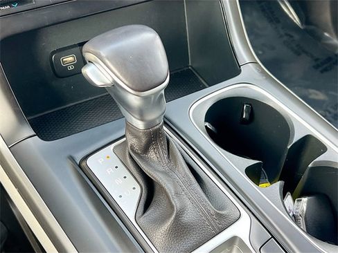 Used 2024 Kia Carnival LX image 16