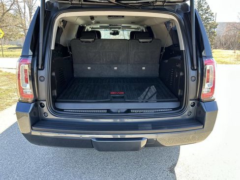 Used 2019 GMC Yukon XL SLT w/ Graphite Performance Edition image 25