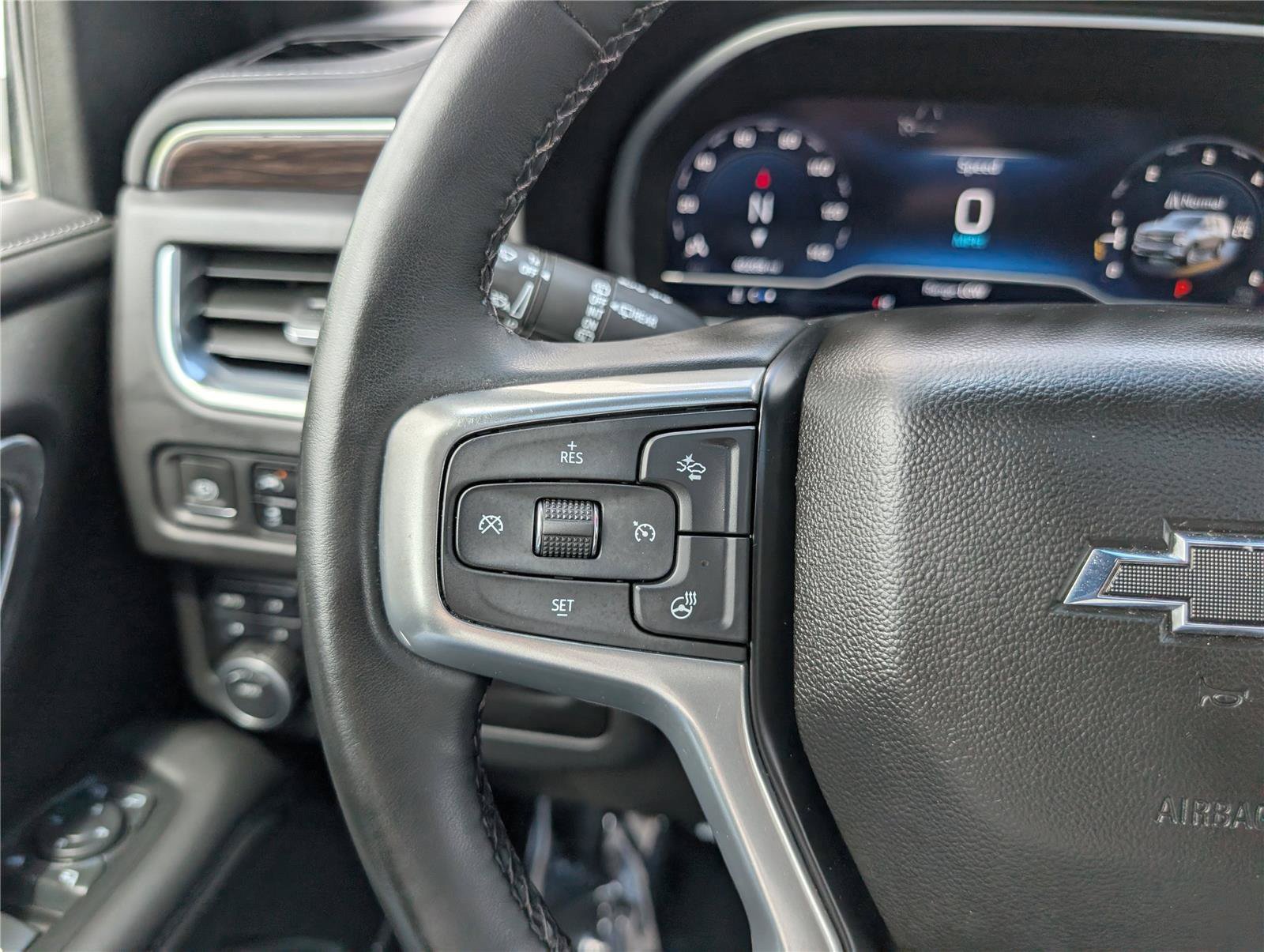 Used 2023 Chevrolet Tahoe Z71 w/ Luxury Package AWD/4WD image 27