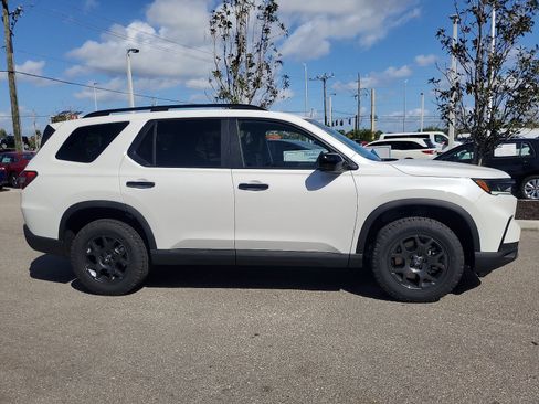 New 2025 Honda Pilot TrailSport image 3