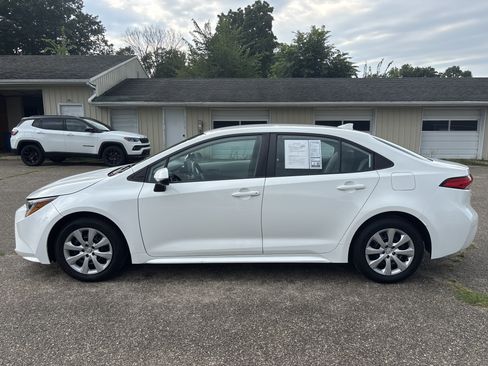 Used 2022 Toyota Corolla LE FWD image 13