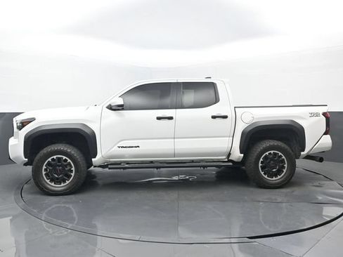 Used 2024 Toyota Tacoma TRD Off-Road AWD/4WD image 7