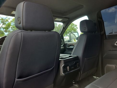 Used 2024 Chevrolet Silverado 2500 High Country w/ High Country Premium Package AWD/4WD image 15