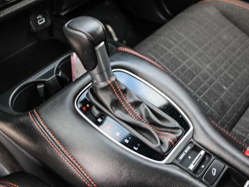 Certified 2025 Honda HR-V Sport image 19