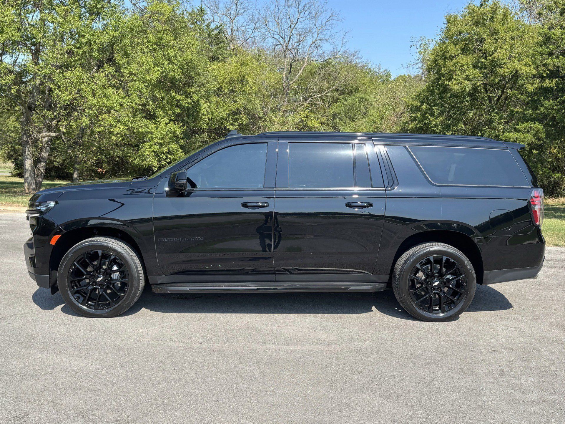 Used 2023 Chevrolet Suburban RST w/ Sport Performance Package AWD/4WD image 7