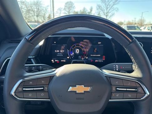 Used 2025 Chevrolet Tahoe High Country AWD/4WD image 16
