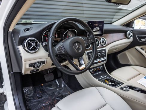 Used 2020 Mercedes-Benz GLA 250 4MATIC image 4