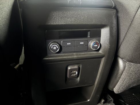 Used 2023 Chevrolet Traverse LT AWD/4WD image 48