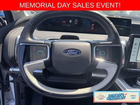 Used 2025 Ford Expedition Platinum w/ Driver's Package AWD/4WD image 24