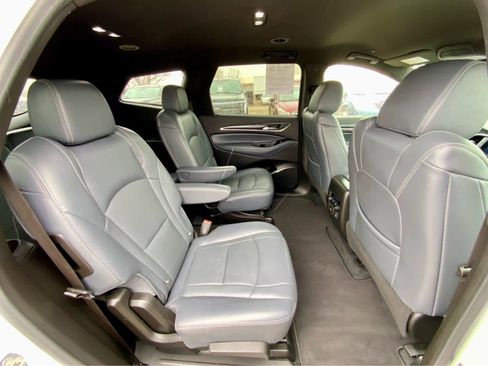 Used 2022 Buick Enclave Premium image 24