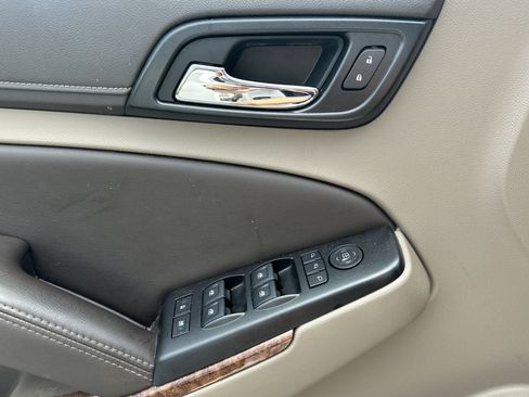 Used 2018 Chevrolet Suburban Premier RWD image 10