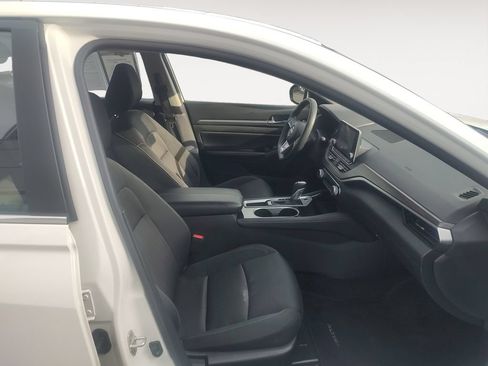 Used 2023 Nissan Altima 2.5 SV FWD image 15