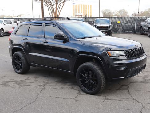 Used 2018 Jeep Grand Cherokee Altitude image 2