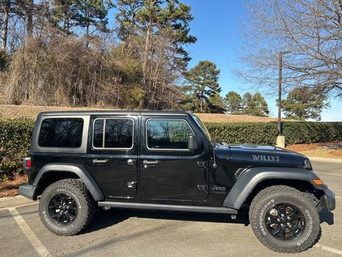 Used 2022 Jeep Wrangler Unlimited Sport image 2