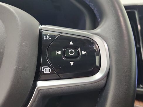 Used 2023 Volvo XC60 B5 Plus image 25