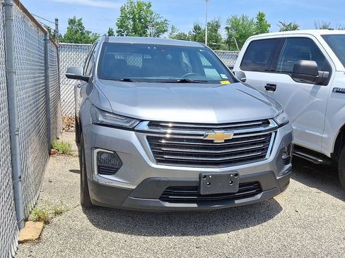 Used 2023 Chevrolet Traverse LT FWD image 5