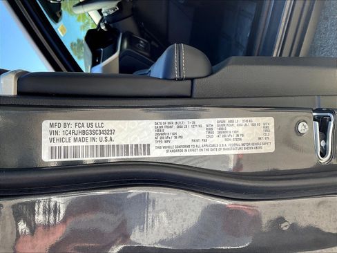 Used 2025 Jeep Grand Cherokee Limited AWD/4WD image 19