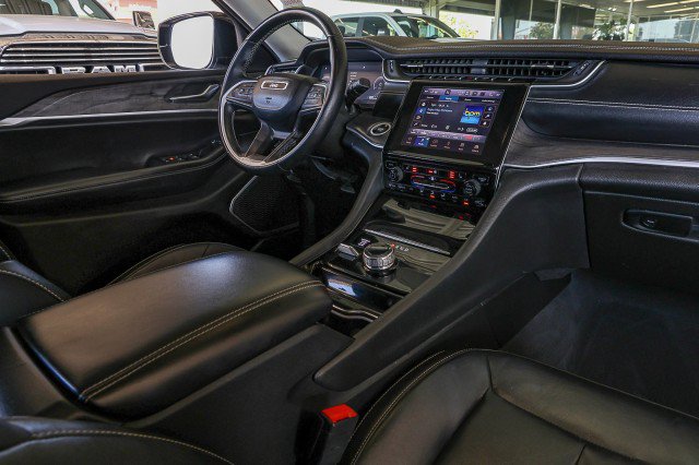 Used 2022 Jeep Grand Cherokee L Limited w/ Black Appearance Package AWD/4WD image 38