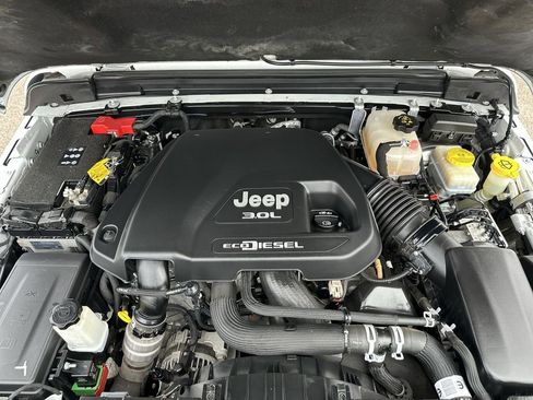 Used 2021 Jeep Wrangler Unlimited Rubicon AWD/4WD image 32