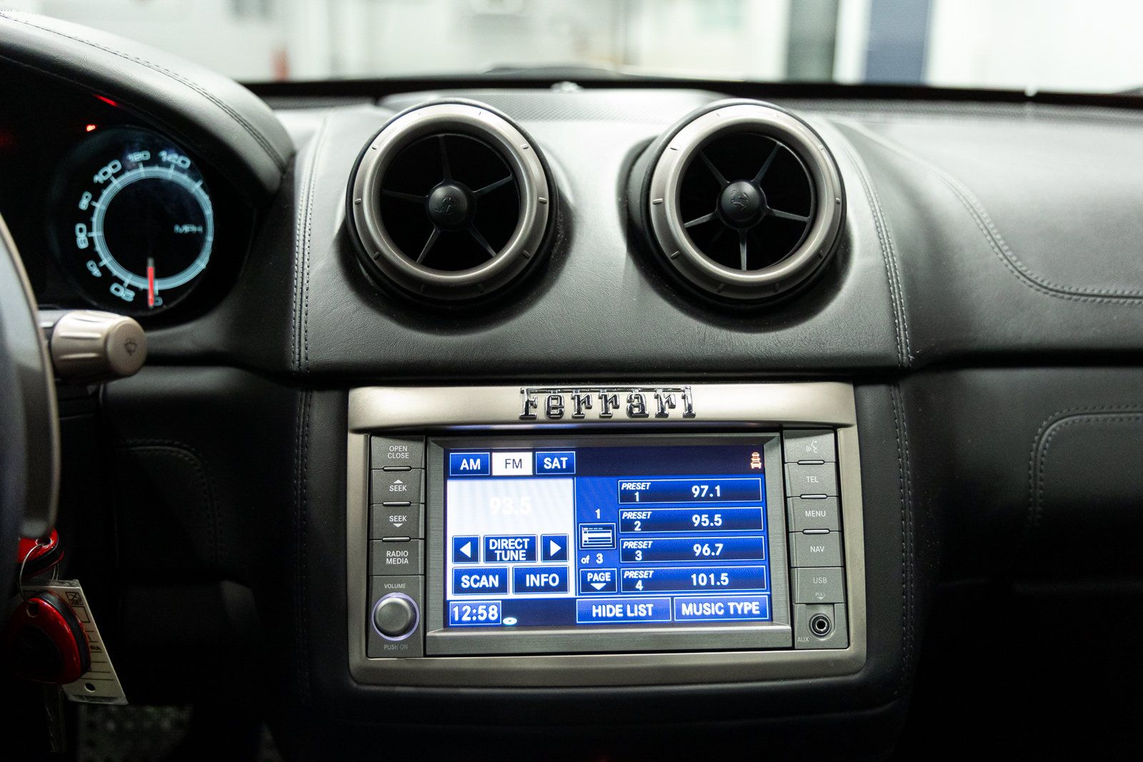 Used 2011 Ferrari California RWD image 39
