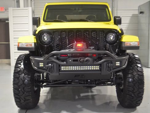Used 2023 Jeep Gladiator Sport AWD/4WD image 2
