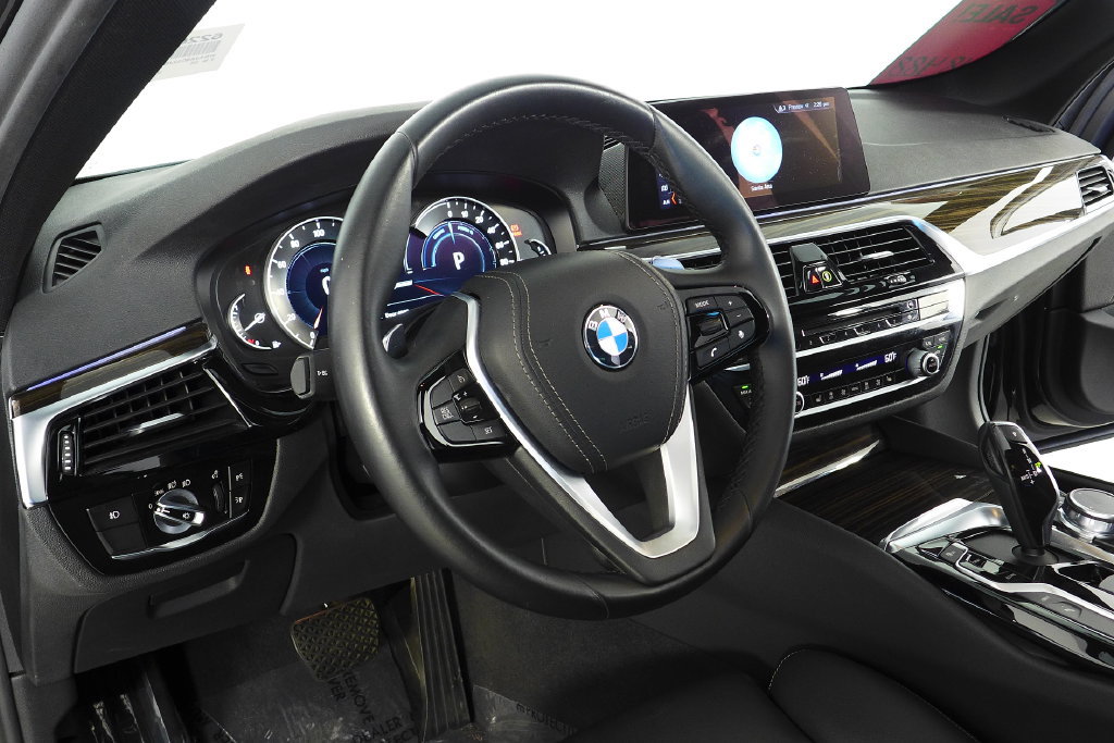 Used 2018 BMW 530e w/ Premium Package 2 RWD image 31