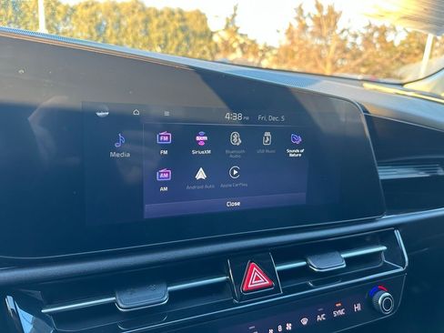 Used 2023 Kia Niro SX Touring image 23