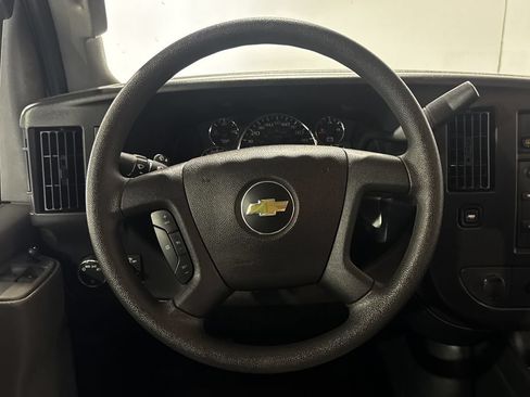 Used 2025 Chevrolet Express 3500 LT w/ LT Preferred Equipment Group RWD image 3