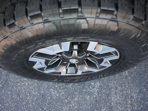 Used 2018 Toyota Tacoma TRD Off-Road image 14