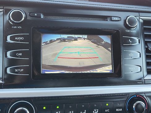 Used 2018 Toyota Highlander LE image 8