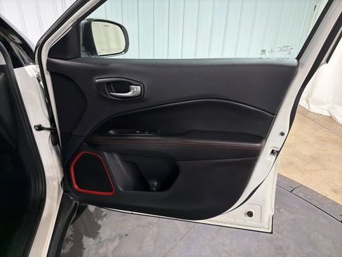 Used 2018 Jeep Compass Trailhawk w/ Leather Interior Group AWD/4WD image 21