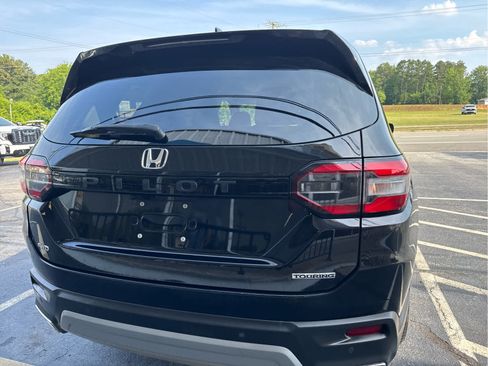 Used 2024 Honda Pilot Touring image 13