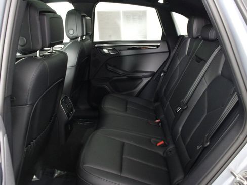 Certified 2025 Porsche Macan image 33