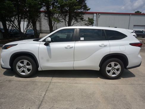 Used 2023 Toyota Highlander L FWD image 20