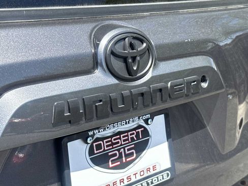 Used 2020 Toyota 4Runner SR5 AWD/4WD image 11
