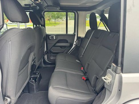 Used 2020 Jeep Wrangler Unlimited Sahara AWD/4WD image 14