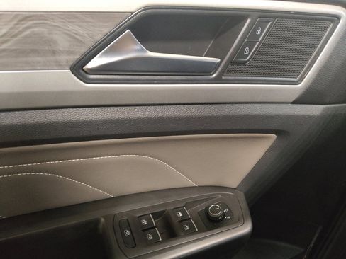 Used 2023 Volkswagen Atlas Cross Sport SE w/ Panoramic Sunroof Package FWD image 27