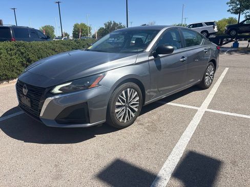 Used 2024 Nissan Altima 2.5 SV FWD image 1