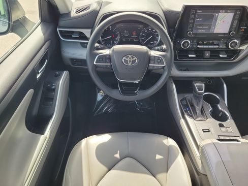 Used 2021 Toyota Highlander XLE FWD image 20