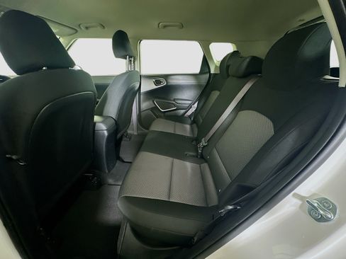 Used 2025 Kia Soul LX w/ LX Technology Package FWD image 27