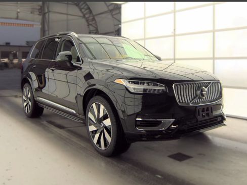 Used 2024 Volvo XC90 T8 Plus AWD/4WD image 5
