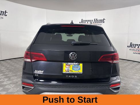Used 2023 Volkswagen Taos SE w/ Panoramic Sunroof Package FWD image 6