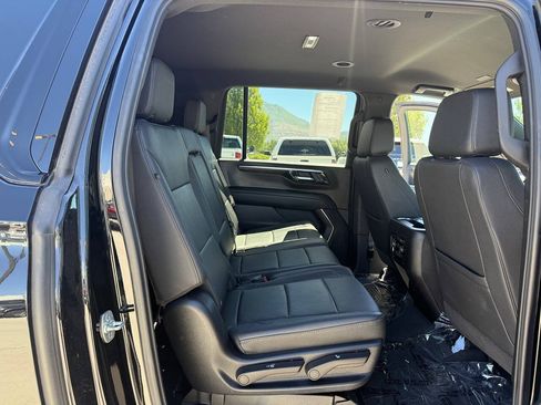 Used 2025 Chevrolet Suburban Z71 AWD/4WD image 21