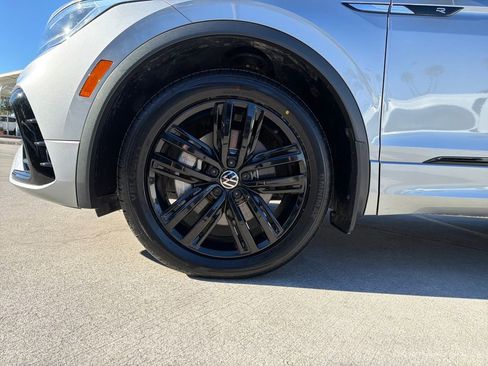 Used 2022 Volkswagen Tiguan SE R-Line image 11