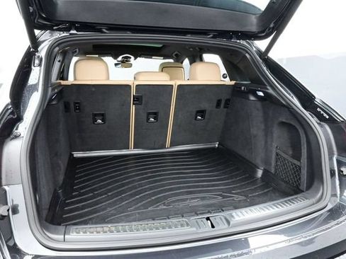 Certified 2022 Porsche Macan S AWD/4WD image 16
