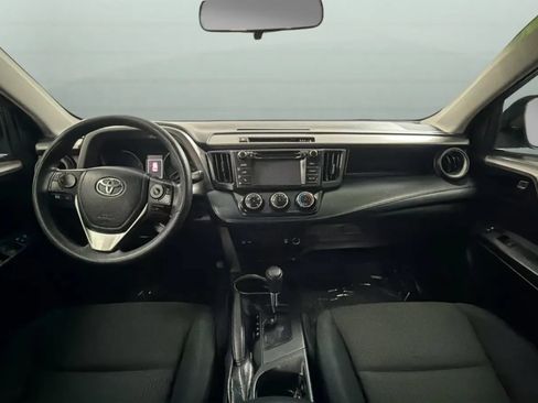 Used 2017 Toyota RAV4 LE FWD image 9