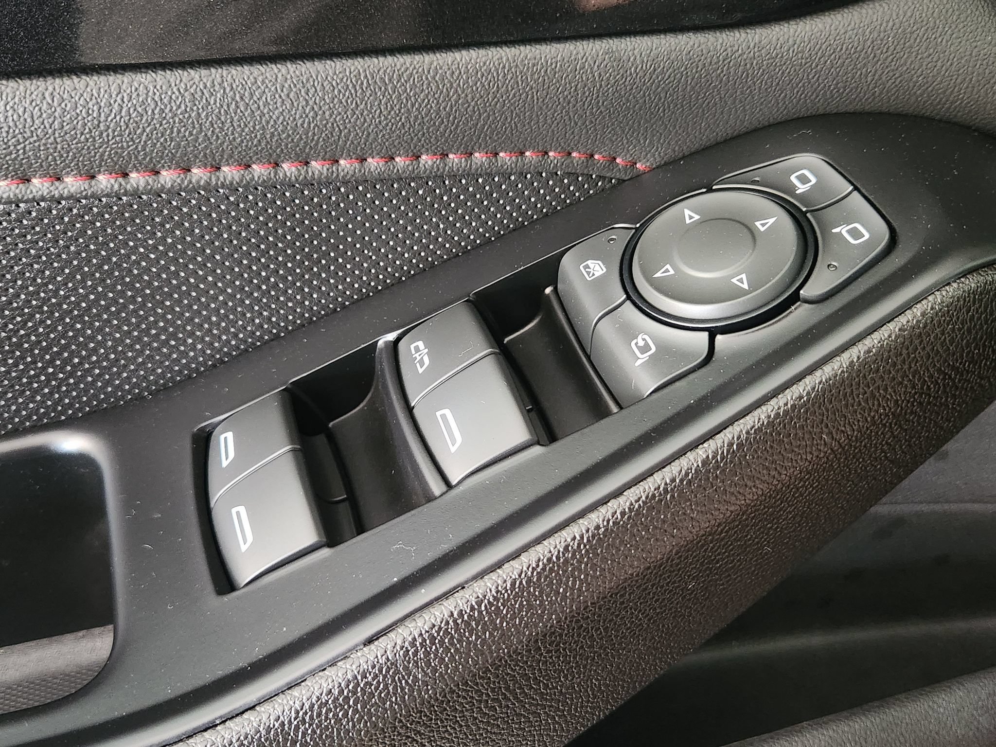 Used 2023 Chevrolet Traverse RS FWD image 23