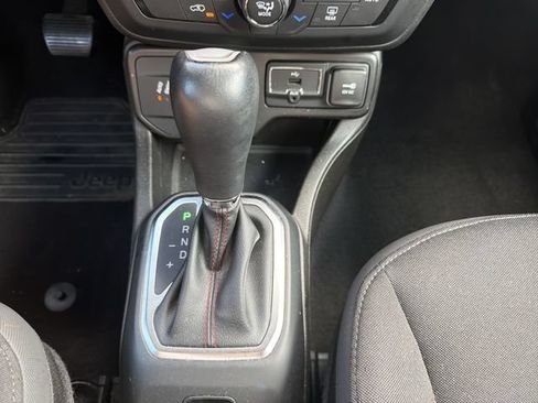 Used 2023 Jeep Renegade Trailhawk AWD/4WD image 31